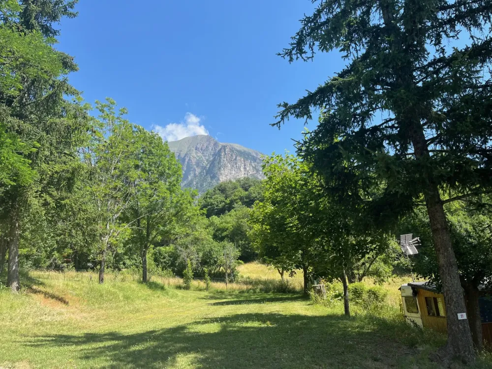 Emplacement tente près de Plan d’eau d’Embrun