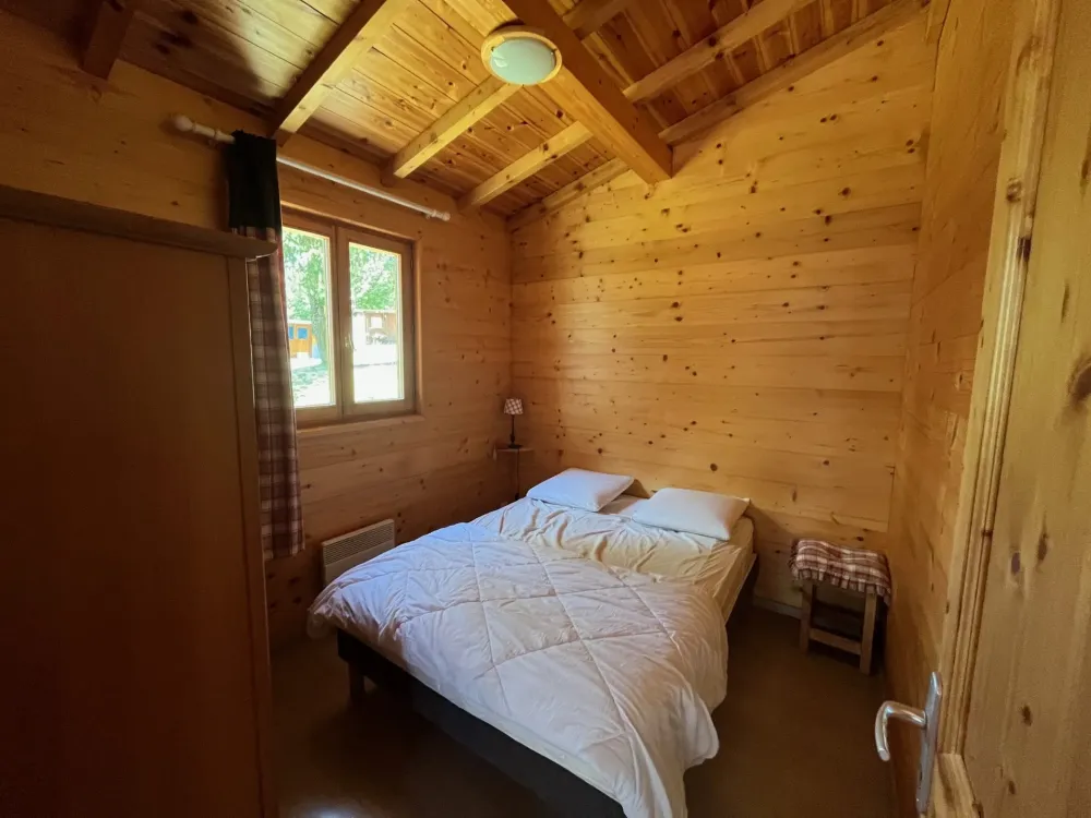 Location de chalet en bois près de Plan d’eau d’Embrun